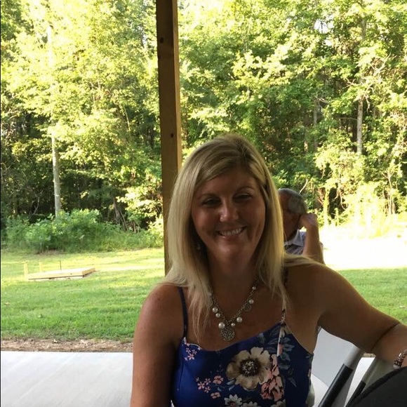 Meet your Posher, Amanda - Picture 1 of 1